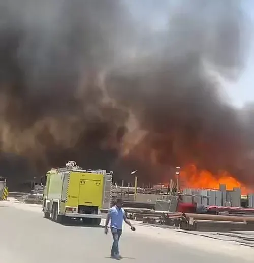 حريق ضخم في مستودع بصناعية الضاحية في الدمام