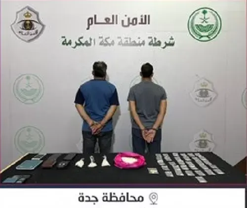 تم القبض.. باكستانيان يروجان “الشبو” و “الكوكايين” في جدة