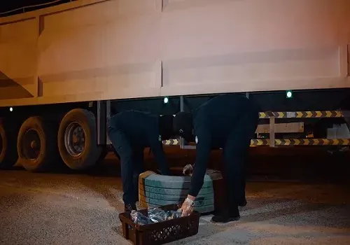 جمرك البطحاء.. إحباط تهريب 12 كيلو “شبو” في “سبير” شاحنة