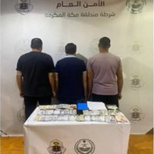 لعبة “الأساور المزورة” تتساقط.. 3 نصّابين مصريين يروجون حملة حج “وهمية”