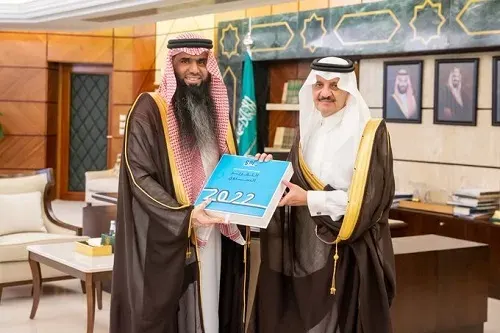 أمير الشرقية يطلع على التقرير السنوي لأعمال البريد