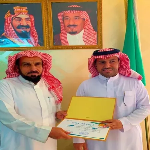 الأسياح.. تكريم المعلم فايز الفريدي