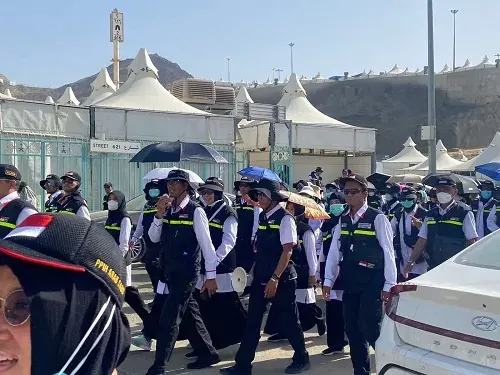 أبطال الحج 2] بدرية المرشود تحمل وسام الشرف للمرة السابعة