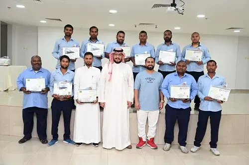 خيرية تاروت تكرم منسوبي وحدتي النقل والحركة والمرافق العامة