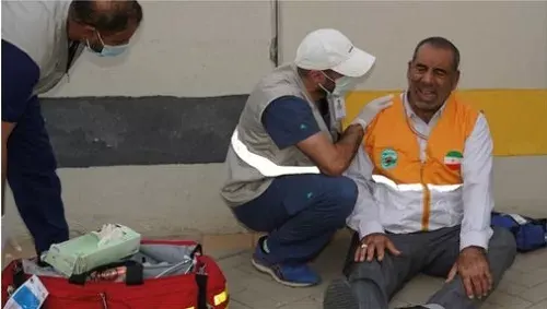 حرس الحدود يسعف حاجاً إيرانياً في مكة