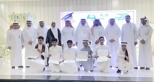 أمّ الحمام تكرم المتميزين من خريجي الثانوية