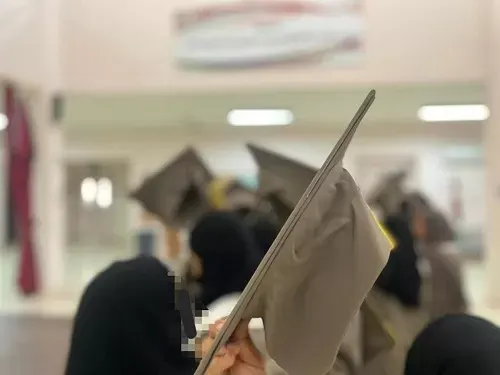 القطيف..،المتوسطة السادسة تزف طالباتها