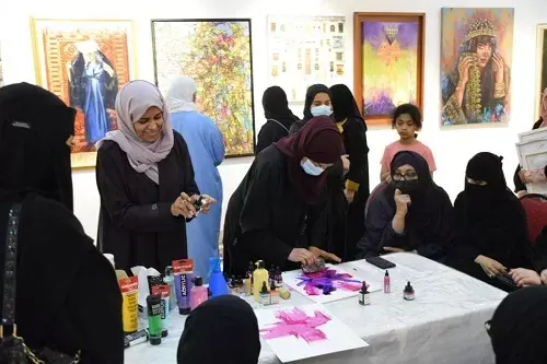 تقنية “الأكليريك” و “مكس ميديا” في “جاهز للعرض”