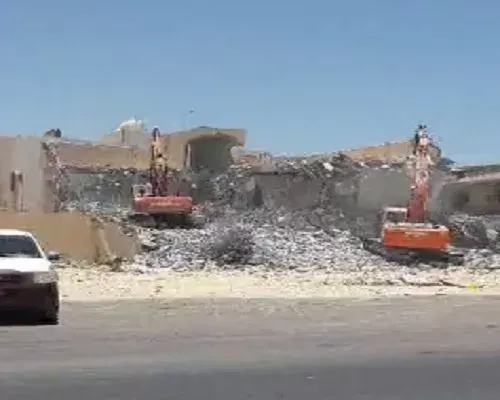 صور] تسارع وتيرة الإزالة في مشروع طريق عنك الجش