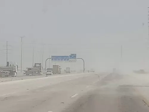 “البوارح” بدأت.. والغبار سيد الجو