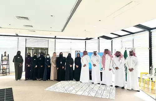 نائب وزير الموارد البشرية يطلع على إسهامات “ابصر”