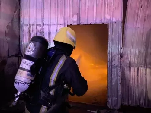 الدمام: إصابة شخص في حريق ورشة نجارة