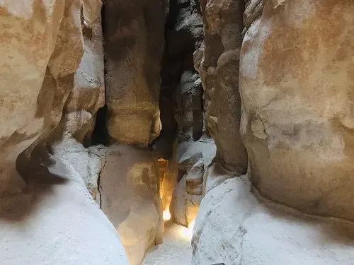 جبل القارة.. خارج الصيف