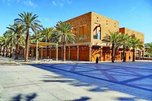 ” اثنينية خوجة” في قيصرية الكِتاب بالرياض