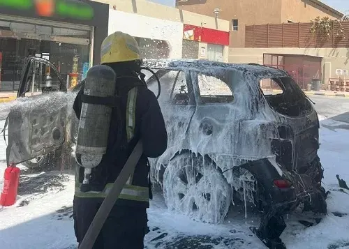 الرياض.. احتراق سيارة في محطة وقود