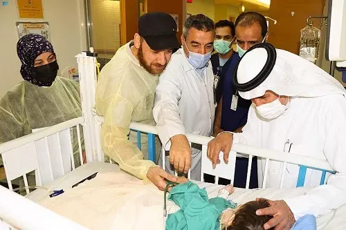 استقرار حالة التوأم السيامي السوري “بسام” ووفاة “إحسان”