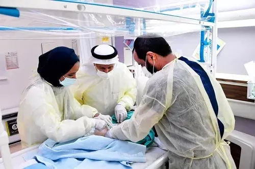 إنفاذًا لتوجيهات القيادة.. بدء عملية فصل التوأم السيامي “بسام وإحسان”