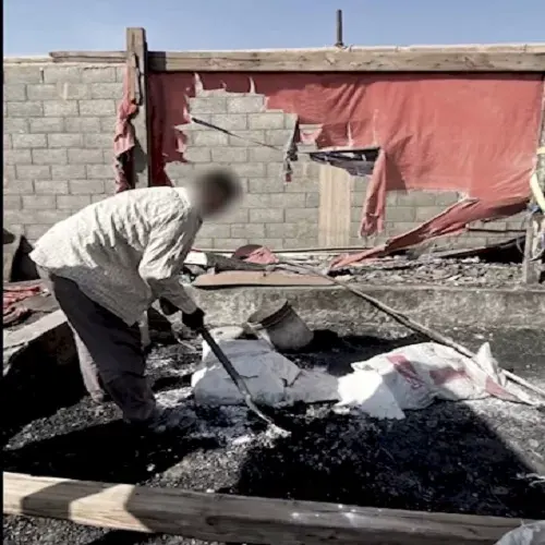 مداهمة مستودع مهجور تكشف عن 180 ألف قطعة فحم مغشوش