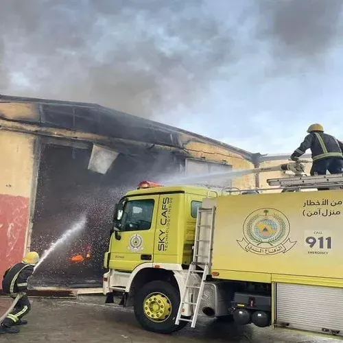 فيصلية الرياض.. إخماد حريق ورشتين.. ولا إصابات