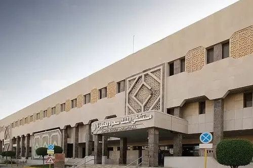 بريدة.. ترميم وتثبيت كسور لشاب سقط من مكان مرتفع
