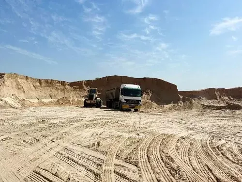 الدمام.. مخالفة 128 معدة تجرف الرمال