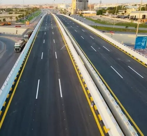 صور] أمانة الشرقية: عودة الحركة إلى طريق الميناء بعد صيانة الجسر