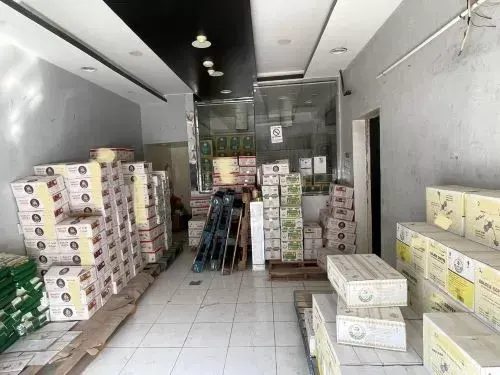الدمام.. بلاغ مواطن يقود إلى إتلاف 40 كرتون “رهش” وقشطة وأغذية منوعة