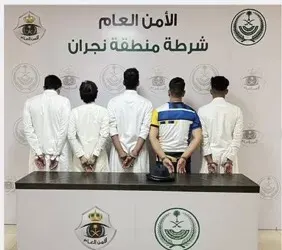 معه مساعدون.. حرامي يمني يوثق جريمته بالفيديو