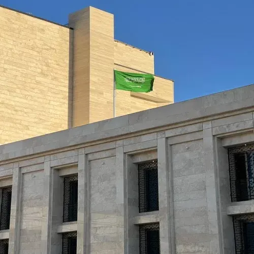 قناة العربية: رفع العلم السعودي على مبنى قنصلية مشهد