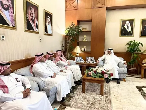 محافظ القطيف يطّلع على مستجدات مبادرة إنتاج عسل المانجروف