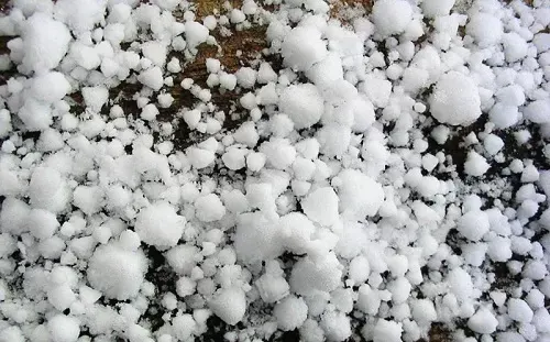 أمطار و برد في جازان و عسير و الباحة و مكة.. ورياح سطحية في الشرقية