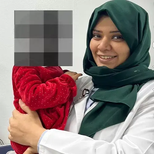 القطيف.. توفير علاج جديد بالإنزيم البديل لطفلة تعاني من مرض نادر