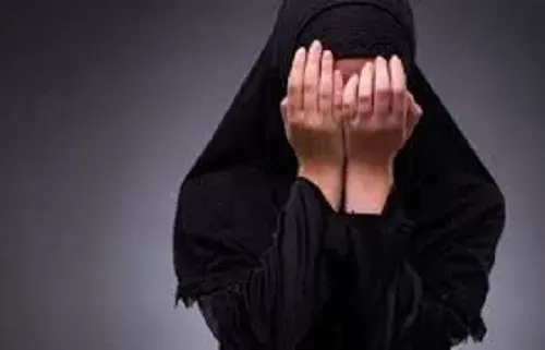 نصّاب عقاري يستولي على إيجار امرأة مستغلاً حساباً مرخصاً