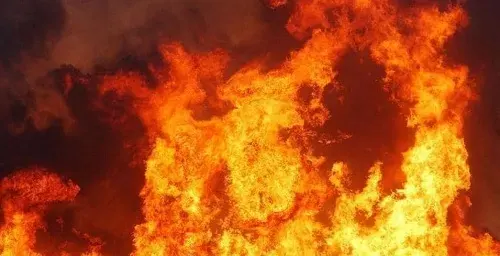 السيطرة على حريق مصنع في الدمام وإصابة 5 أشخاص