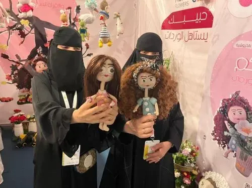 مريم ومريا.. تبوحان بسر صناعة الدمى في “صنعتي 2023”