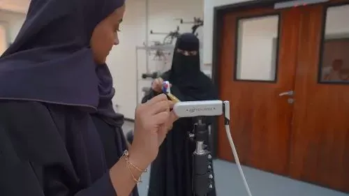 طلاب يطورون 12 مشروعًا في “الذكاء الاصطناعي”