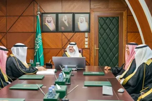 أمير الشرقية يناقش مراحل تنفيذ عدد من المشروعات الاستثمارية