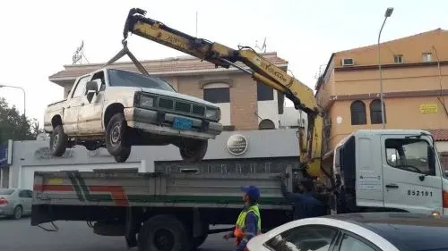 أمانة الشرقية تزيل 2484 سيارة تالفة من الشوارع