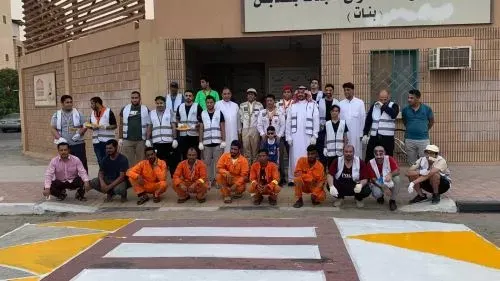 شباب القطيف يتطوعون لتحسين مشهد محيط المدارس