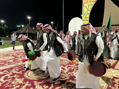 اليوم الوطني.. العروض الشعبية تشعل الأجواء في كورنيش المجيدية