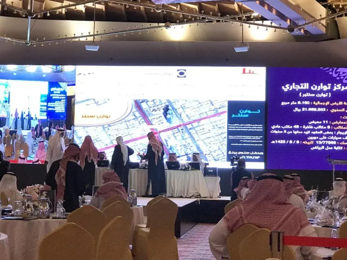 أول مزاد عقاري في المملكة يُقام برخصة "فال" للمزادات العقارية “مجموعة عجلان” تشتري أراضي في “نصف القمر” بـ 945 مليون ريال