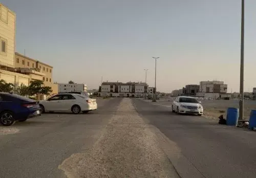 سكان “مزروع القطيف” ينتظرون “الصرف” و “الفايبر” وشركة المياه تردّ: تحت الترسية