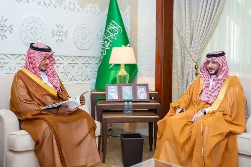 نائب أمير الشرقية يطلع على أعمال وبرامج معهد الإدارة العامة