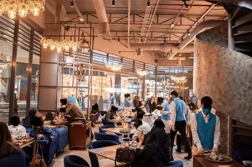 خلال أسبوع.. سكان السعودية أكلوا وشربوا في المطاعم والمقاهي بمليار و 600 مليون