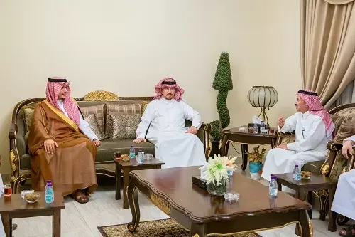 نائب أمير الشرقية يعزي أسرة السويكت في الظهران