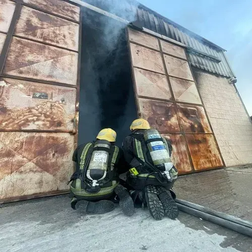 القطيف.. حريق يلتهم مستودع أغذية وأجهزة كهربائية في المجيدية