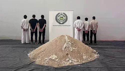 البطحاء.. 7 ملايين و 900 ألف قرص إمفيتامين مخفية داخل شحنة ألواح بلاستيك