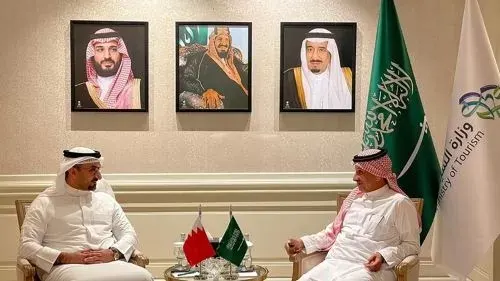 الخطيب: المملكة والبحرين.. وجهة سياحية واحدة