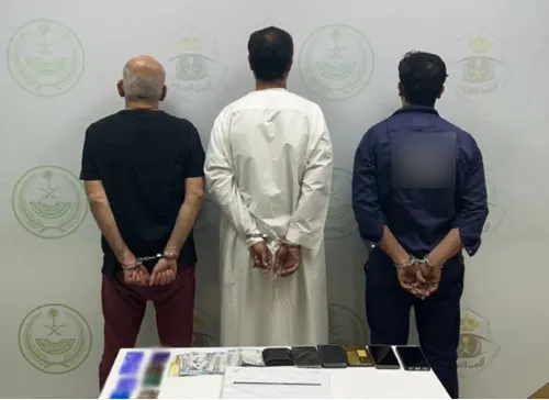 الرياض: القبض على مروج مخدرات و3 نصابين