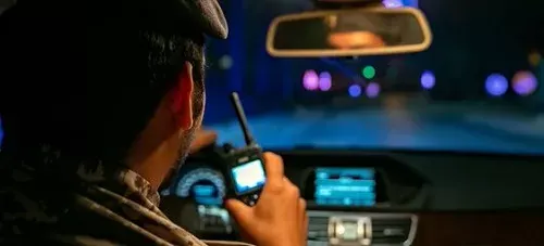 السجن 10 سنوات وغرامة 150 ألف ريال عقوبة انتحال صفة رجال السُلطة